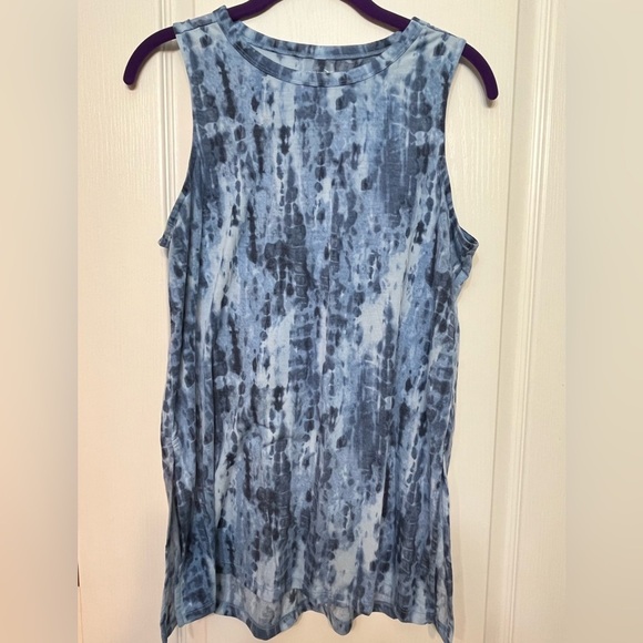 Old Navy Active Tank - Picture 1 of 7